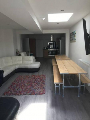 Myrtle villa 10 bedrooms sleeps 28, 2 min to beach